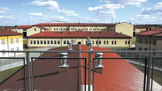 Więźniowie będą hodować pszczoły i zakładać ogrody. Ule staną na dachu zakładu karnego