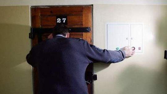 Więźniowie ukradli telefony z depozytu żeby zaszkodzić funkcjonariuszowi?