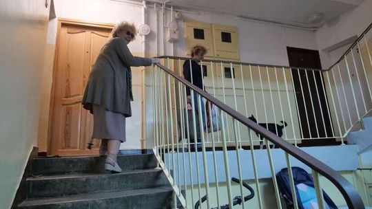 "Więźniowie we własnych domach". W bloku powstanie winda?
