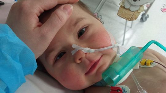 Wiktorek ma tylko połowę serduszka. Jego mama prosi o pomoc