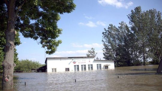 Wilków: Woda zniszczyła stadion, ludzie odbudują