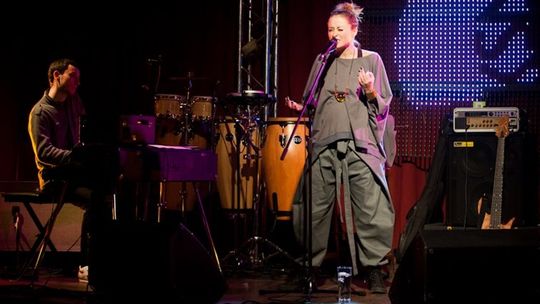 Wino-Granie: Natalia Przybysz w Czarnym Tulipanie