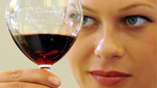 Wino pomaga zachować szczupłą sylwetkę