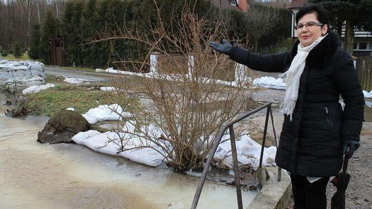 Wiosenne roztopy zalewają dom. "Teraz pozostaje nam się tylko modlić"