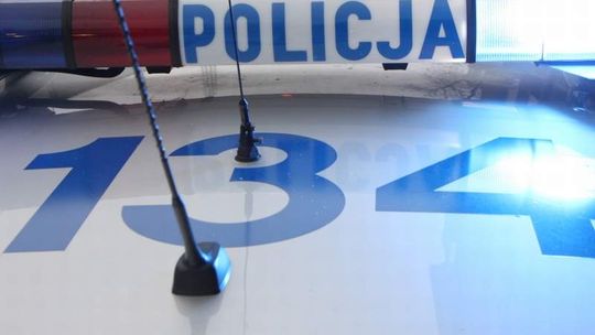 Wiózł dzieci i wjechał do rowu. Był pijany