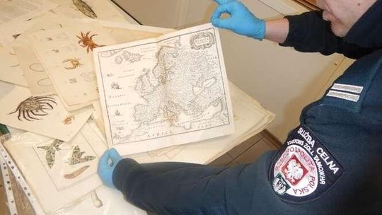 Wiózł XIX-wieczne ryciny i mapy. Nie wiedział, że musi je zgłosić (zdjęcia)