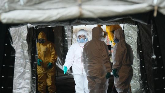 Wirusolog: Szczepionka na koronawirusa może być dostępna już w przyszłym roku