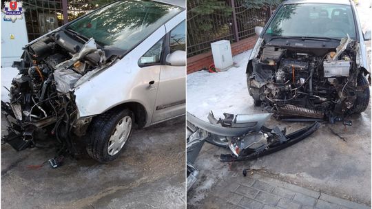 Samochód zniszczony po zderzeniu z pociągiem