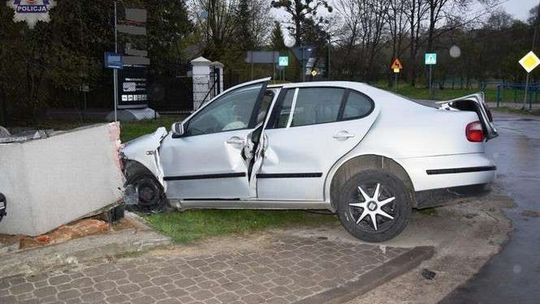 Wjechał samochodem w pomnik poświęcony J. Piłsudskiemu z 1935 r.
