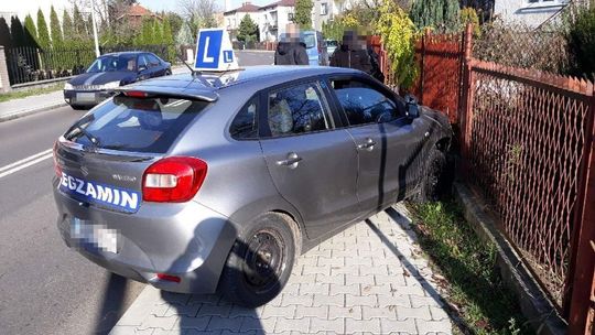 Wjechał w ogrodzenie na egzaminie na prawo jazdy. Egzaminator trafił do szpitala