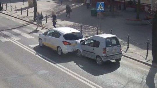 Wjechał w samochód. 85-latek nigdy nie miał prawa jazdy