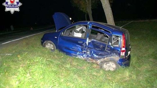 Wjechała fiatem wprost pod inne auto. Straciła prawo jazdy [zdjęcia]