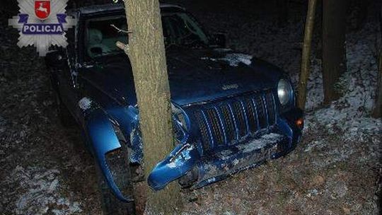 Wjechała jeepem w drzewo. Miała prawie 3 promile