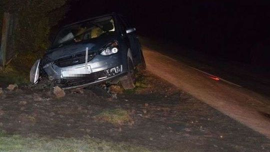 Wjechała w betonowy przepust. Cztery osoby ranne 