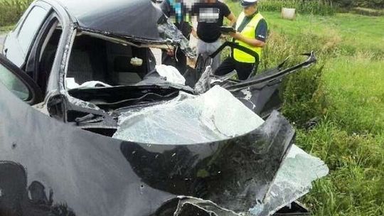 Wjechała w ciężarówkę. 60-latka zmarła w szpitalu