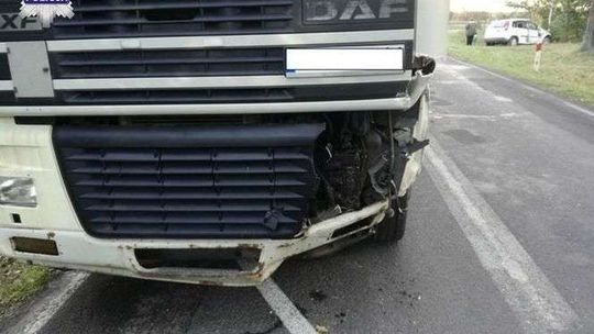 Wjechała wprost pod ciężarówkę (zdjęcia)