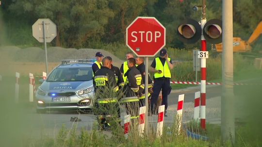 Wjechali motocyklem w szynobus. Dwie osoby nie żyją [wideo]