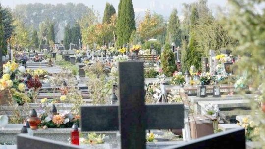 Wjedziesz na cmentarz autem jak dasz kilka złotych strażnikowi