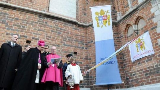 Władze miast chcą udzielić 1,2 mln zł kredytu Kurii Diecezjalnej