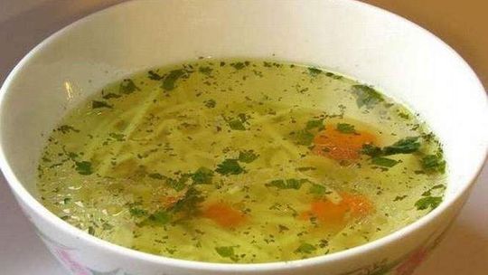 Włamał się do czyjegoś domu, ugotował sobie rosół i poszedł spać