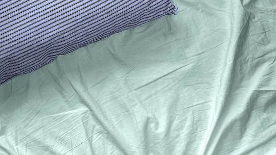 Włamał się do domku letniskowego. Ukradł kołdrę i poduszkę