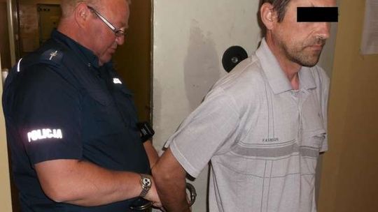 Włamał się do domu kobiety i groził, że obetnie jej uszy