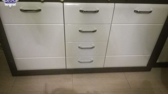 Włamał się do domu znajomego, ukradł meble i je sprzedał