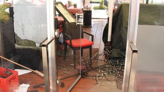 Włamał się do zimowego ogrodu. Teraz recydywista posiedzi za kratkami