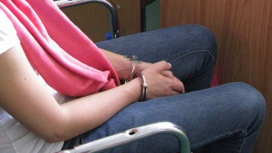 Włamała się do kiosku i zostawiła dowód