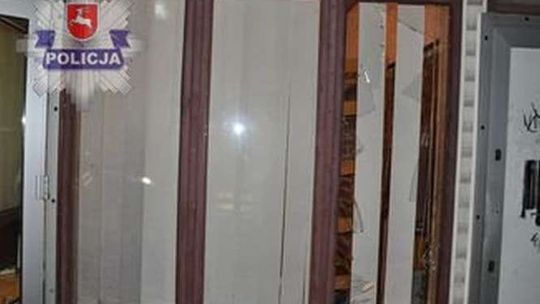 Włamali się do sklepu i ukradli kosz z lodami