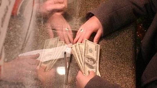 Włamanie do kantoru. Szukają złodzieja