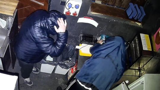 Włamanie do pubu U Fotografa. Złodzieje zabrali alkohol i sprzęt