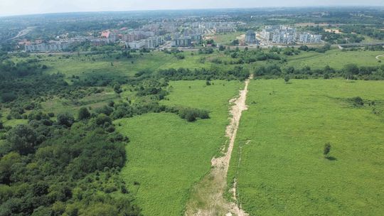 Właściciel górek czechowskich z pozwoleniem na budowę boisk. Aktywiści zarzucają, że wniosek rozpatrzono w trybie „lex Żuk”