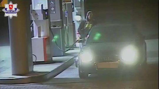 Właściciela audi spotkała niemiła niespodzianka. Szukają tego mężczyzny