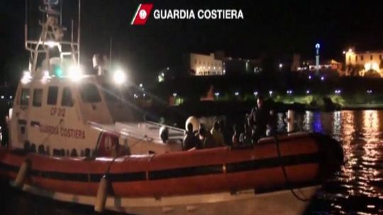 Włochy: 93 ofiary tragedii koło Lampedusy, 250 zaginionych (wideo)