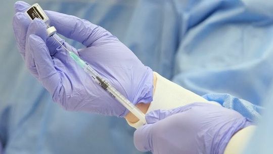 Włochy. Protesty w związku z wprowadzeniem przepustki COVID-19. "Paszport zniewolenia"