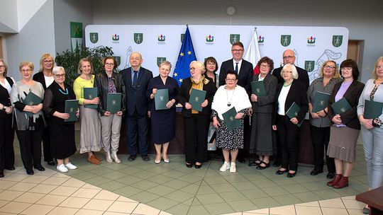 Włodawa, 17 kwietnia. Uroczysta sesja inauguracyjna Włodawskiej Rady Seniorów w sali konferencyjnej Urzędu Miejskiego, podczas której rozpoczęła się nowa kadencja gremium i wybrano jego prezydium.