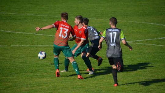 Włókniarz Frampol - Olimpiakos Tarnogród 2:1. Rywale lepiej operowali piłką