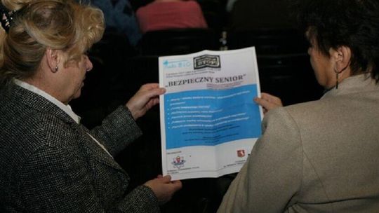 Włożyła gotówkę do reklamówki i zostawiła na wycieraczce. Oszuści mają wyobraźnię 