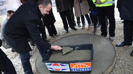 Wmurowali kamień węgielny pod budowę mostu w Kamieniu