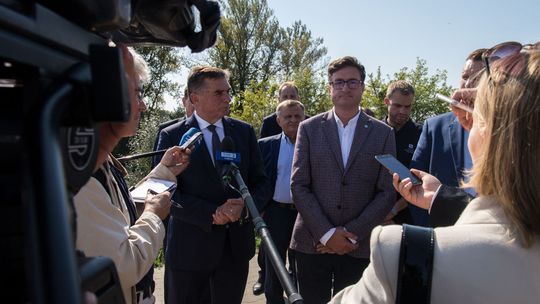 Wmurują 7-metrową ścianę w wiślany wał. Ma uchronić przed powodzią koło Ryk