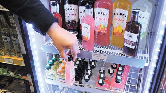 Wódka przez internet? Posłowie chcą żeby alkohol kupować w sieci