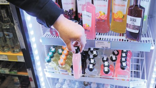 Wódka w małych butelkach podrożeje. Po to żebyśmy przestali ją pić 