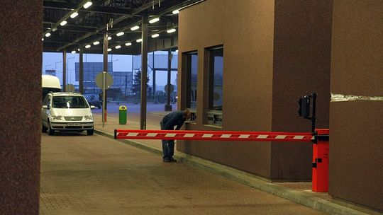 Woj. lubelskie: Długie kolejki na przejściach granicznych