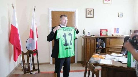 Wojewoda Lubelski Przemysław Czarnek dwunastym graczem Górnika Łęczna