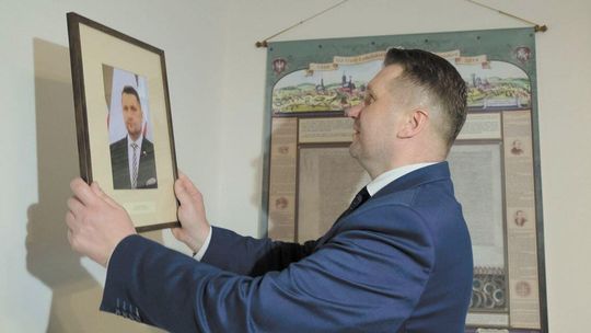 Wojewoda, poseł, minister. Kariera Przemysława Czarnka. "Po owocach go poznamy "