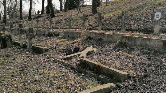 Wojewoda poskąpił na cmentarze wojenne w Chełmie. Miasto musi sporo dołożyć