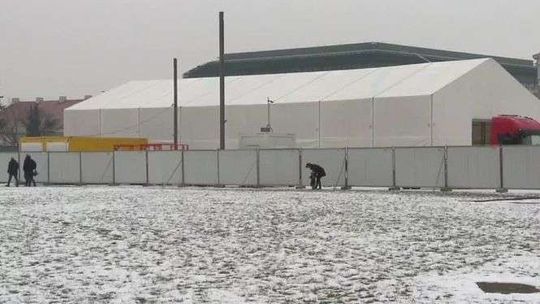 Wojewoda przejął teren w "celach obronnych", powstanie tu pomnik smoleński