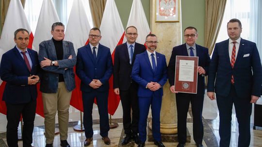 Wojewoda rozdał medale za walkę z LGBT