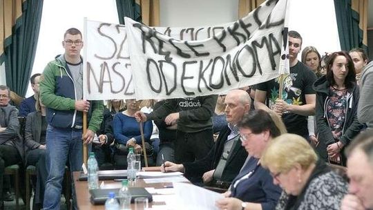 Wojewoda zablokował połączenie szkół. Burmistrz się nie poddaje